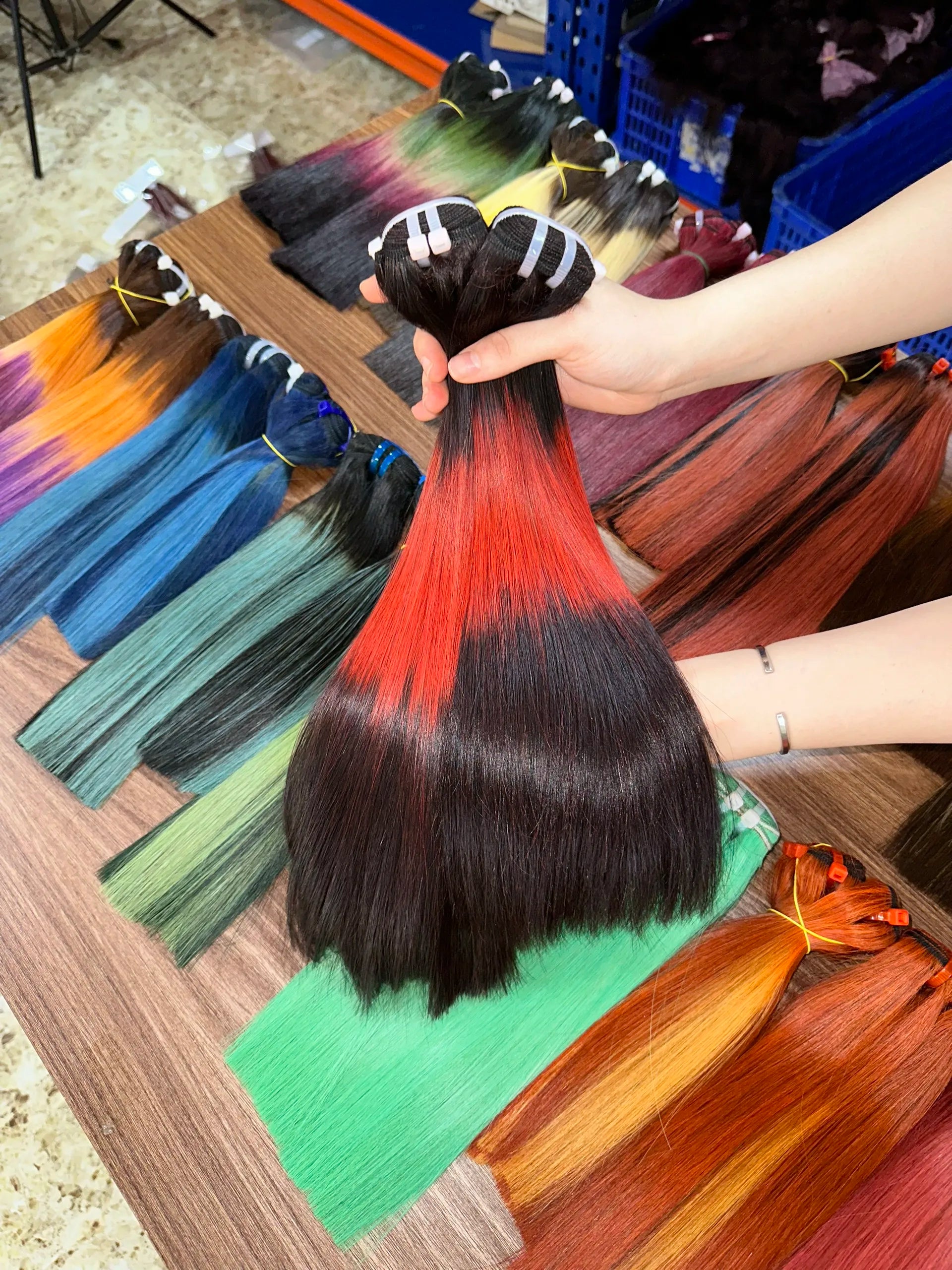 Wholesale Mix Color Bonestraight Bundles Raw Vietnamese Human Hair for Black Women Female Model 1
