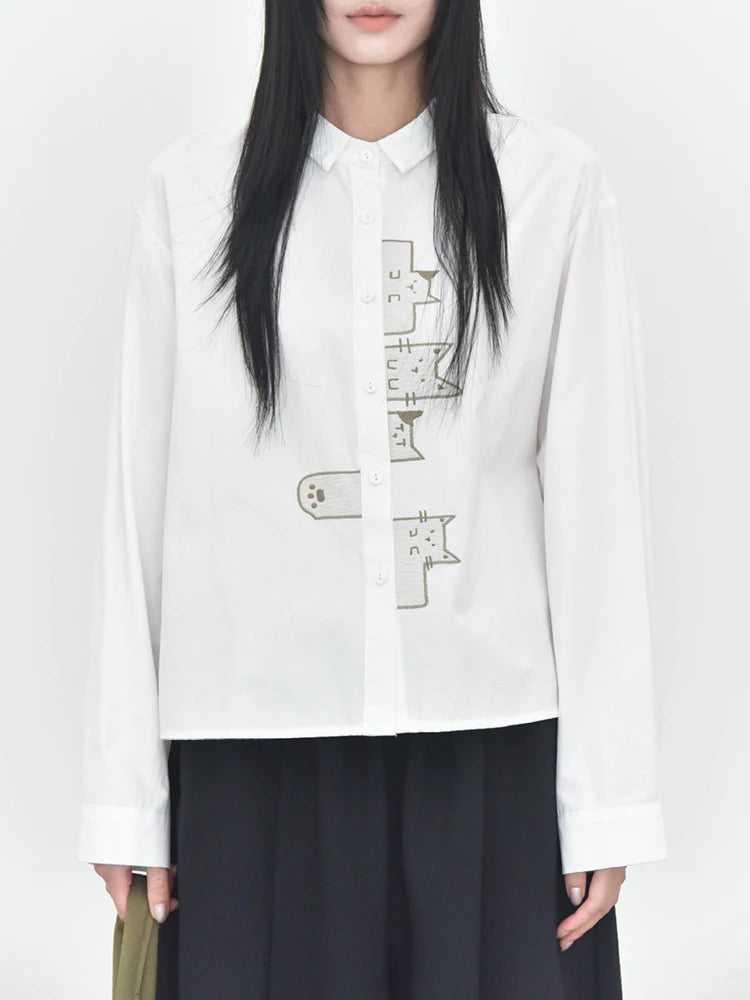 [EAM] Women White Pattern Patch Spliced Big Size Blouse New Lapel Long Sleeve Shirt Fashion Tide Spring Autumn 2026 1DJ6229