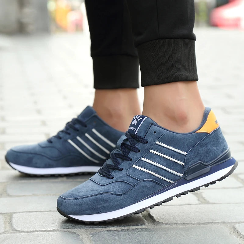 Lightweight Men Sneakers Classical  Suede Leather Men Running Shoes Outdoor Comfortable Sport Shoes Breathable Flat Casual Shoes