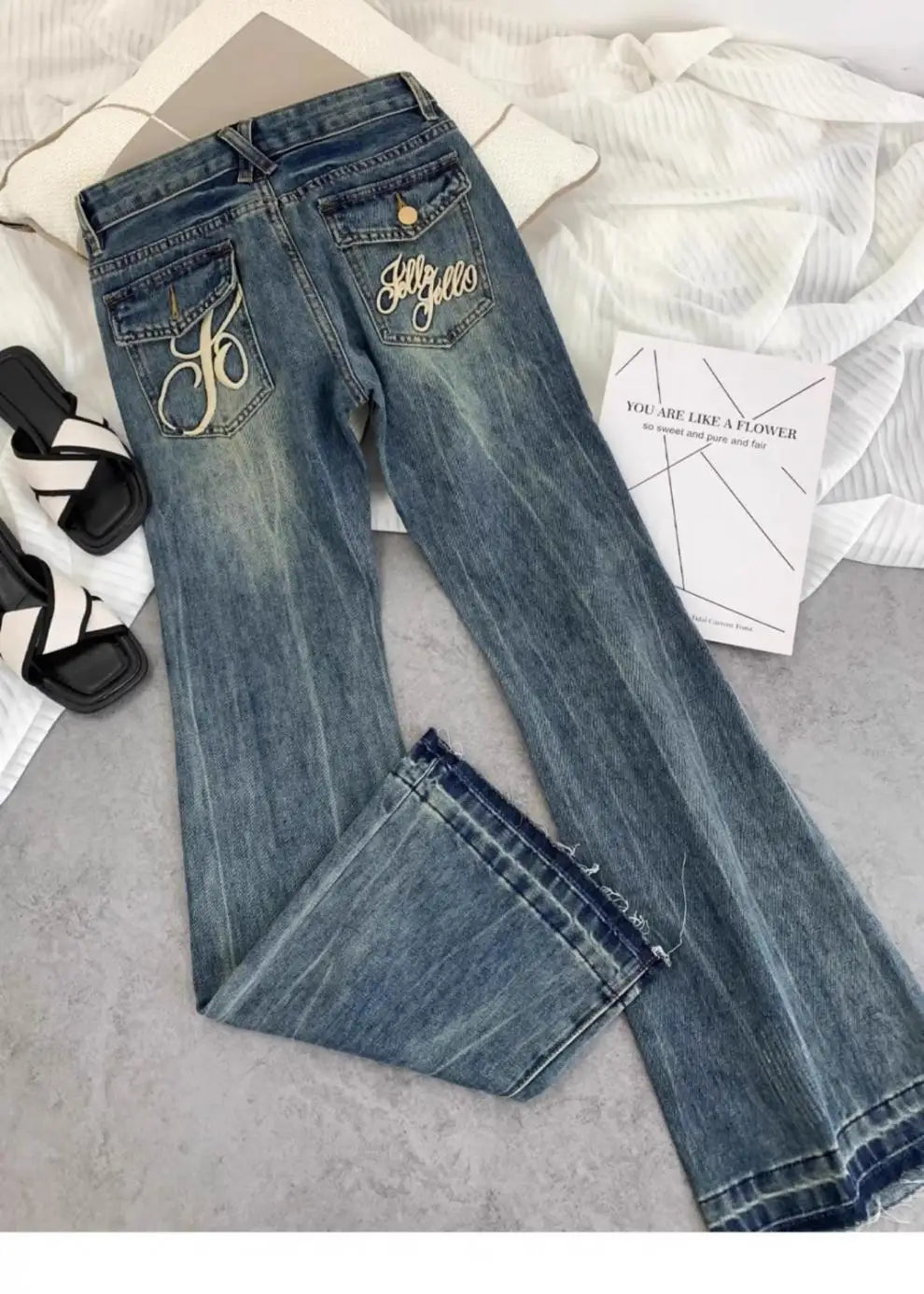 American retro low-waisted jeans female autumn new embroidery old casual fashion temperament slim Joker bell bottoms.