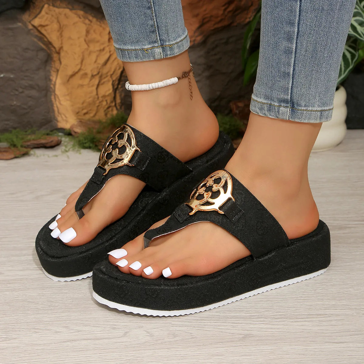 e thick-soled one-piece embroidered metal buckle flip-flops for women, suitable for casual outdoor wear as beach sandals.