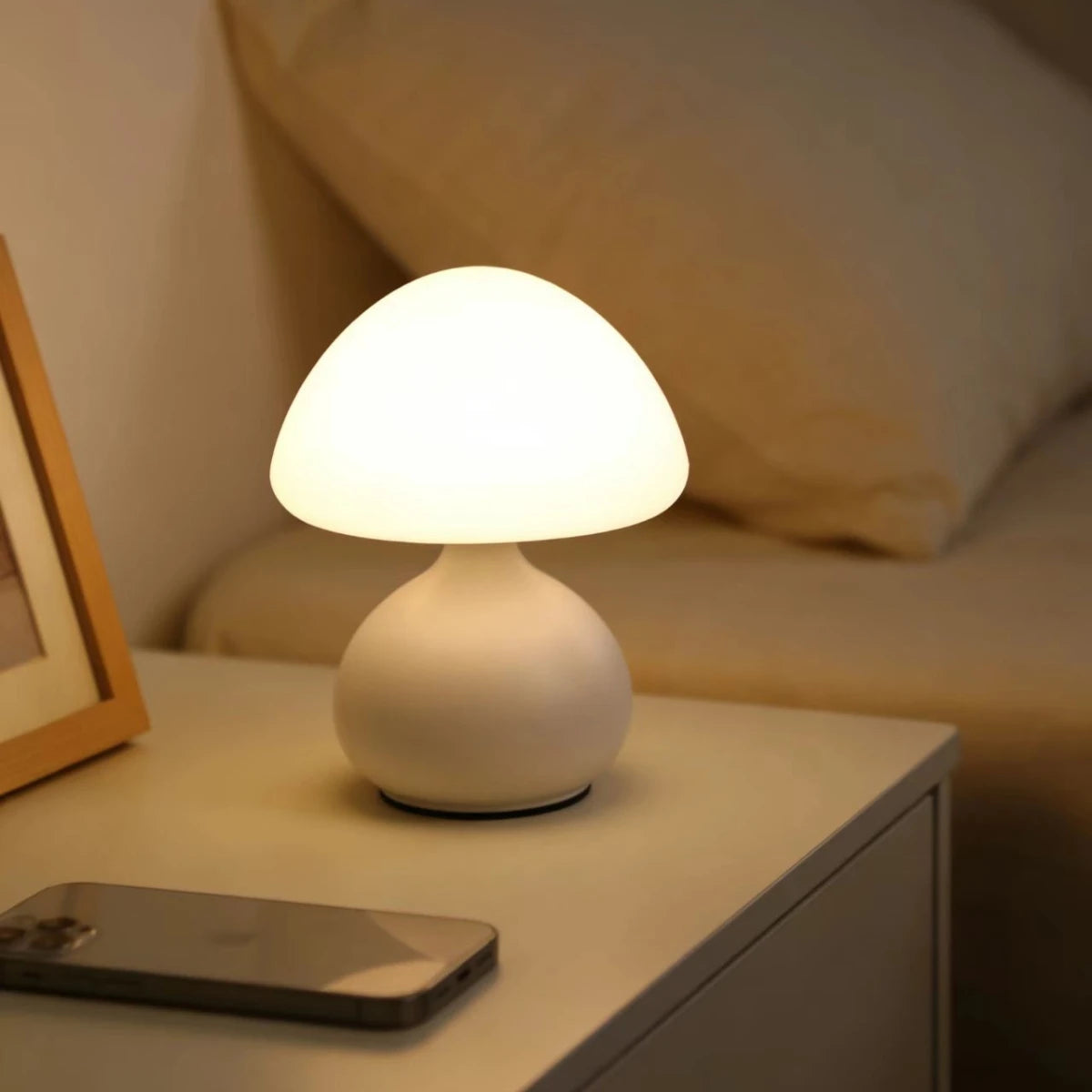 USB Powered Mushroom Table Lamp, Ambient Light, Bedroom Modern Simple and Atmospheric Table Lamp, Small Night Light, Decorative