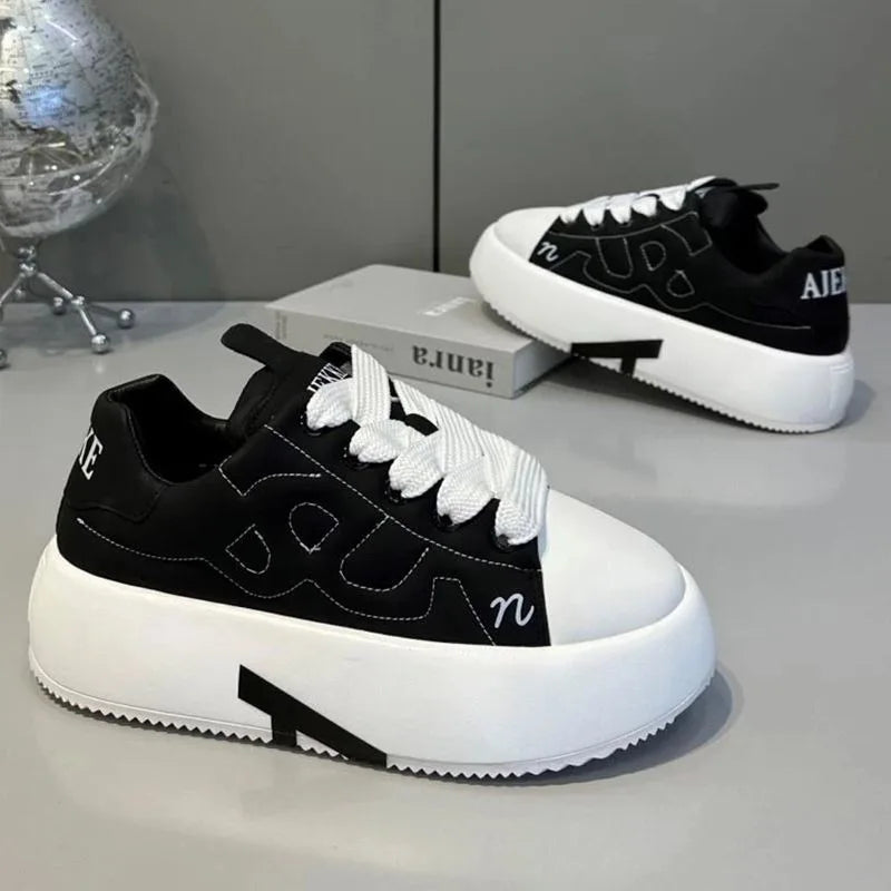 2025 Autumn New Men's Sneakers Round Head Lace-Up Casual Shoes Solid Color Fashion Platform Trend Board Shoes zapatillas hombre