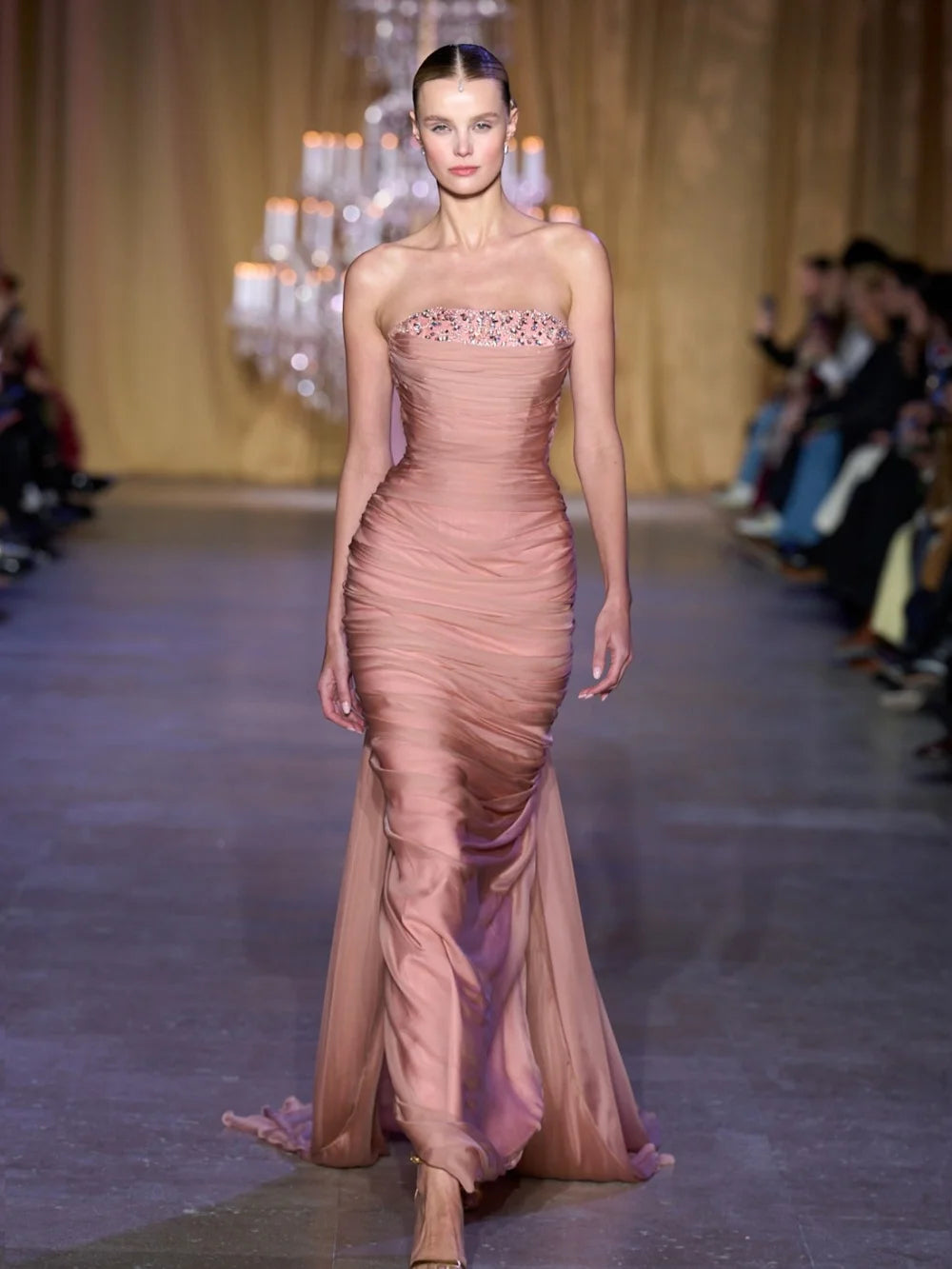 Dusty Pink Strapless Long Evening Dress Pleated Dazzling Crystal Red Carpet Gowns Customized Stylish Elegant Banquet Gowns