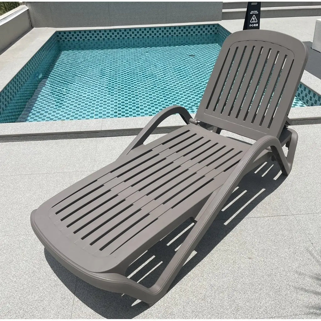 Outdoor pool loungers Hot spring Hammam bathroom Plastic leisure bed Internet celebrity bed Beach amusement park hotel bed