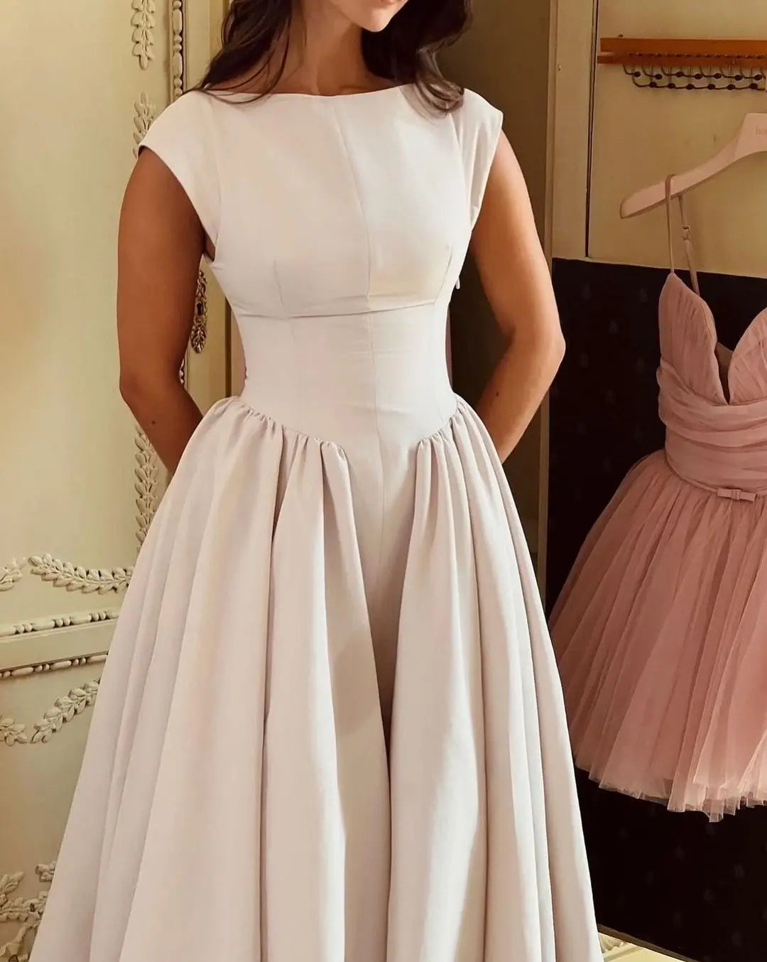 2026 Autumn New Style Elegant Backless and Waist-Slimming Mid-Length Dress