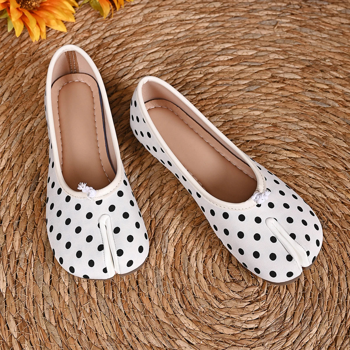 Japanese Style Tabi Ninja Shoes Women Cozy Leather Flats Split Hoof Toe Loafers Femme Mary Jeans Mocasines Ladies Ballerina Shoe