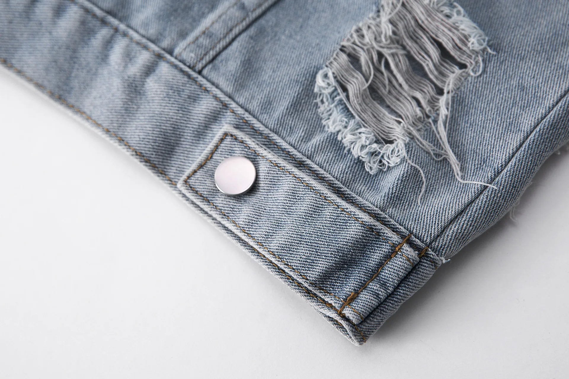 2026 Spring and Autumn American Retro Washed and Dyeed Hole Denim Jacket Men's Design Sense