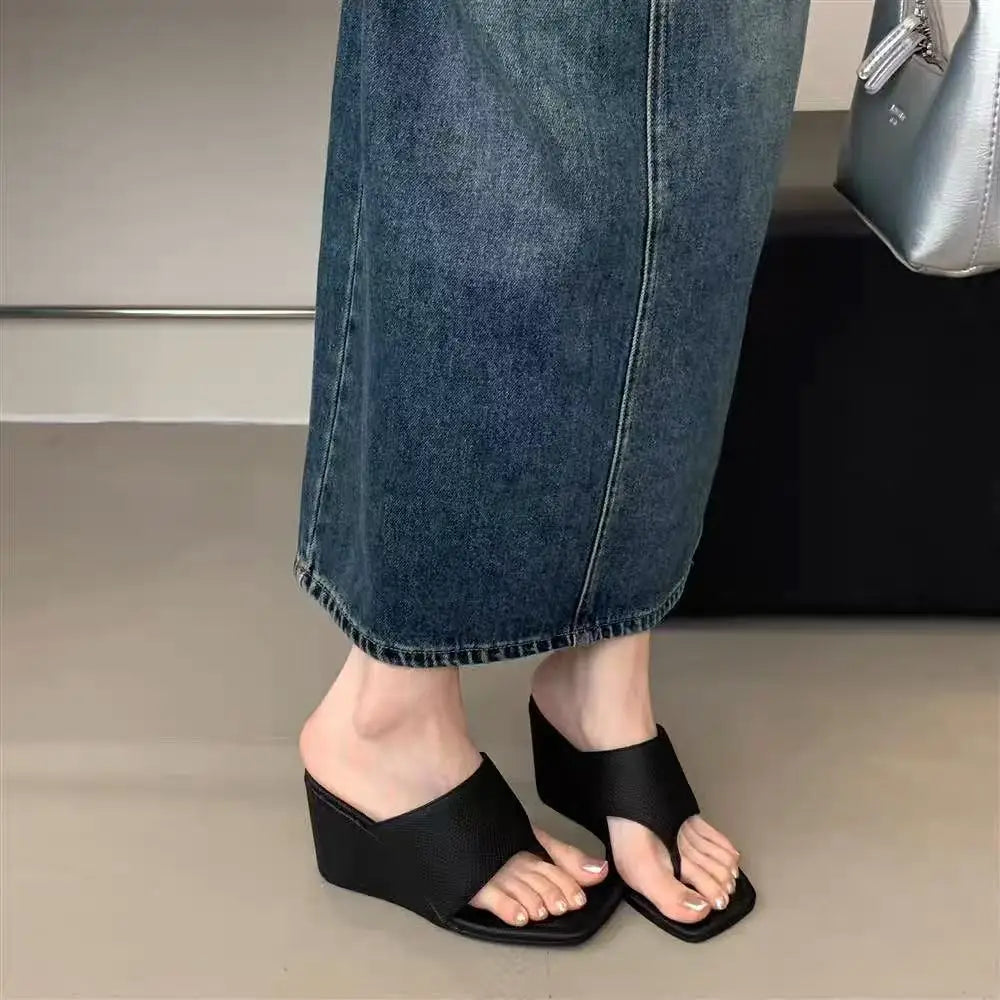 2025 Spring and Autumn New Style Slimming Slope Heel Korean Version Bare Toe Flip Flops Cool Slippers Sandals