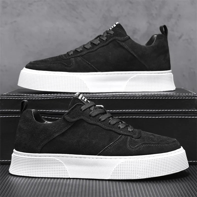 Men's sports soft-soled breathable and comfortable sneakers are trendy to pair with fashionable casual sports shoes