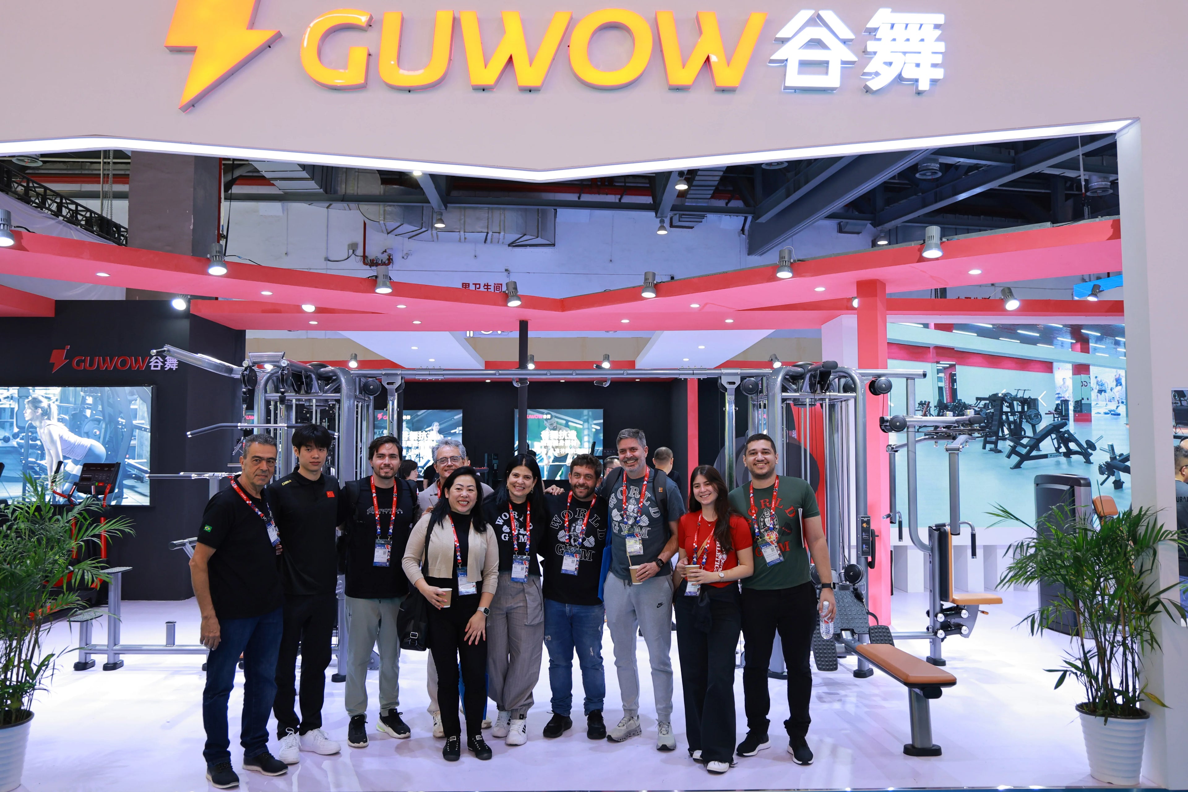 Customized Promotion Gym Weight Machine For Selected Muscle Exercises Steel Hip Belt Squat With Arm Function Safety Features