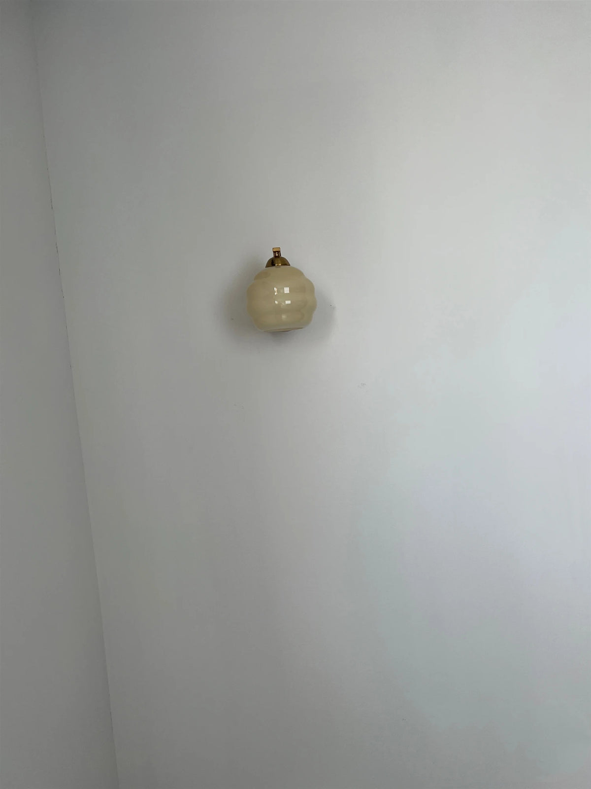 IWHD Milky Glass Ball LED Wall Lamp Sconce Iron Wrount Bedroom Living Room Bathroom Mirror Light Nordic Modern Wandlamp Applique