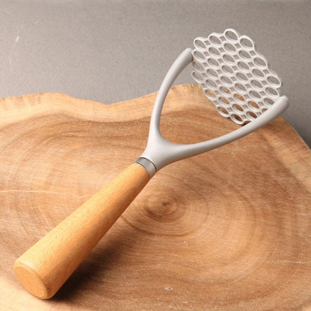 Manual Potato Masher Aluminum Potato Ricer Kitchen Vegetable Masher with Wood Handle Fruit Garlic Food Crusher Kitchen Gadgets