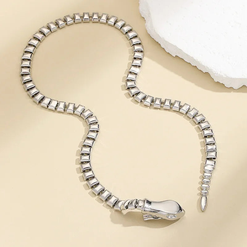 Modern Jewelry European and American Design Metal Snake Necklace For Women Party Gifts Modern Accessories Hot Selling