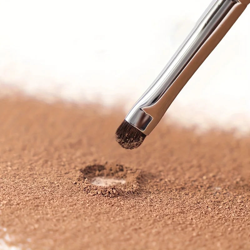 Small eyeshadow brush, ABS plastic handle, natural horse bristles, for detail blending smoky eye makeup, suitable all skin types