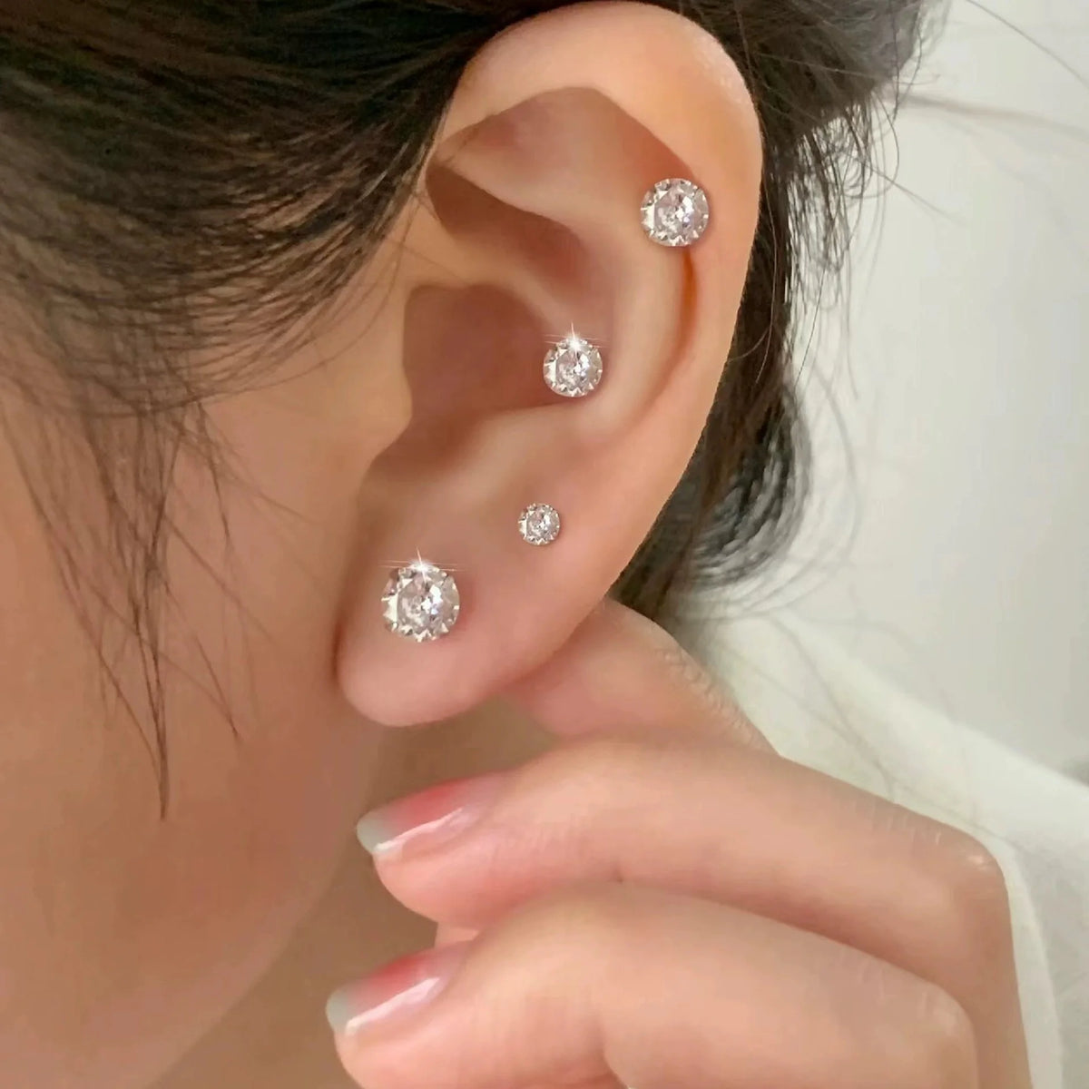 5/1pcs Magnetic No Piercing Required Earrings Adjustable Size Clip on Earrings 6-Prong Royal Crystal Design Perfect for Ear Bone