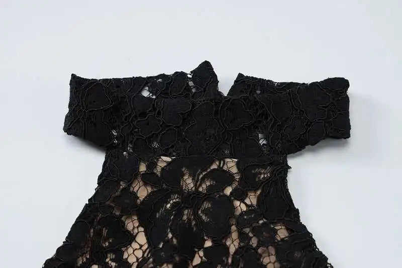 Mozision Lace Halter Backless Sexy Maxi Dress For Women Black Off-shoulder Strapless Sleeveless Bodycon Club Party Long Dress