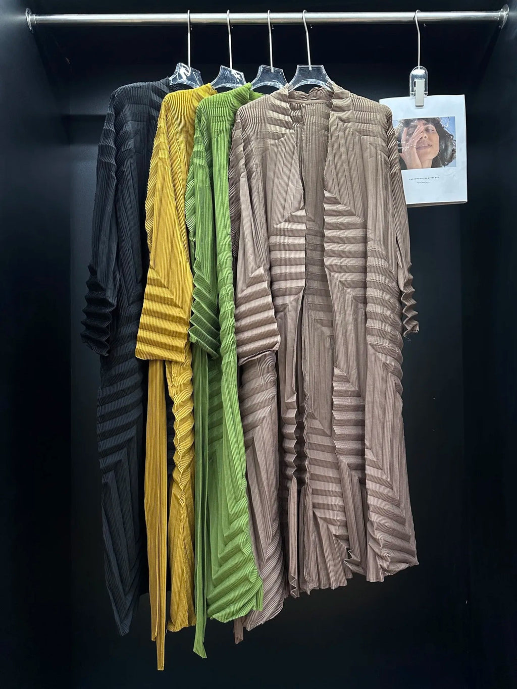 Miyake Pleated Retro Printed Trench Coat 2025 Spring and Summer New Loose Temperament Versatile Jacket - Beauty