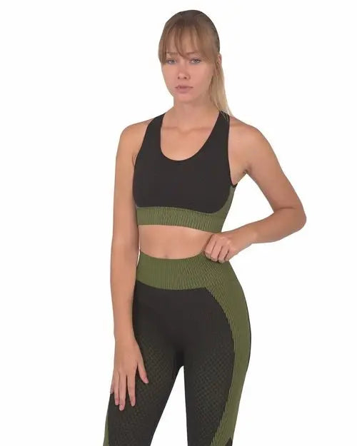 Trois Seamless Sports Bra - Black with Green - Beauty